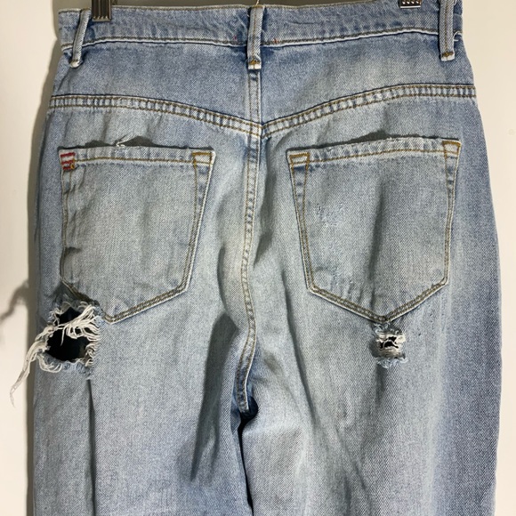 BDG Urban Outfitters Mom High Rise Highly Distressed Lite Blue Denim Size 26 - Picture 11 of 16